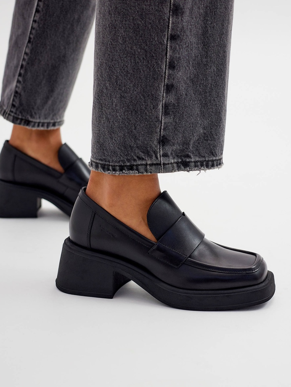 Vagabond Black Chunky Heel Leather Penny Loafers